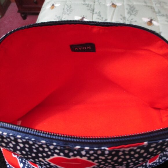 Avon Kiss Lips Cosmetic Make up Bag Travel Zip - Picture 2 of 2